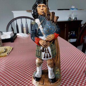 Scottish Piper Decanter Bottle, made in Italy 1978, full of original red wine